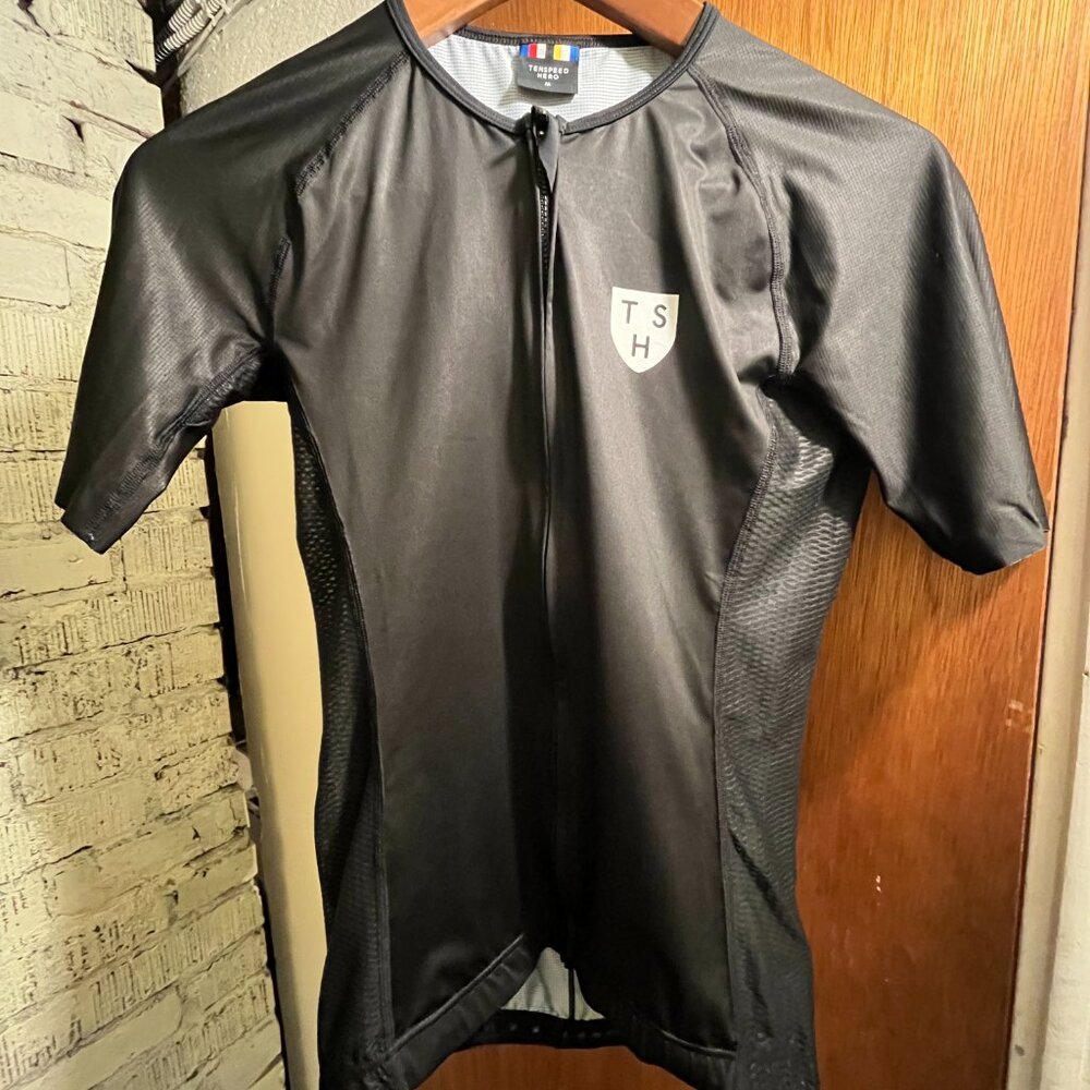 NWOT Tenspeed Hero Black Stealth Race Slim Fit Jersey Men’s Medium